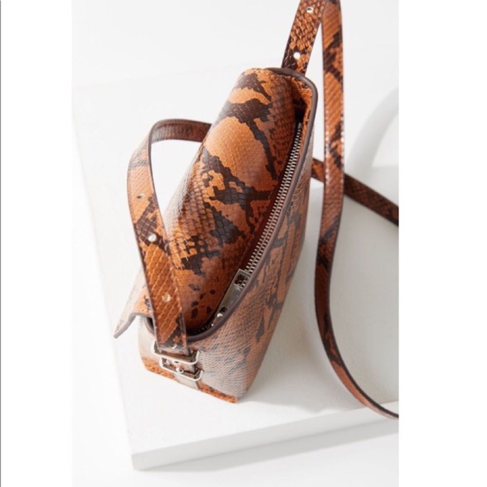 🇺🇸4 For $20 UO Faux Snake Print Crossbody Bag Brown - Picture 3 of 7
